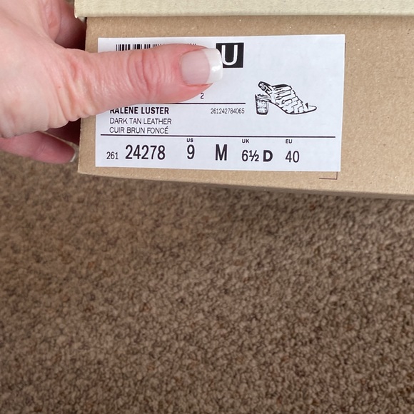 Brown sandals with a heal! Wear with any lenth dress, jeans or pants! - Picture 4 of 4